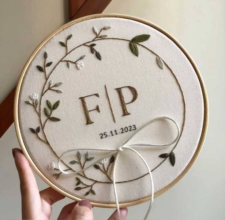 TILLI embroidery craftsmen help you create personalized wedding gifts.