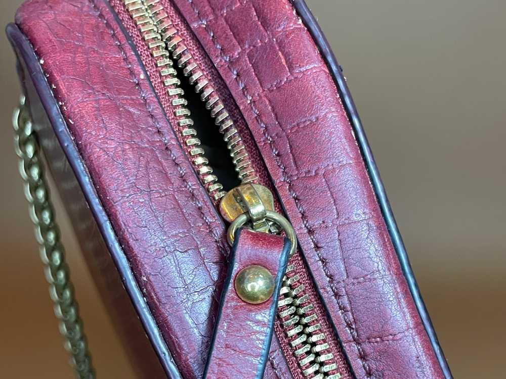 Our leather craftsmen repair zippers, snaps and buckles on your handbags.