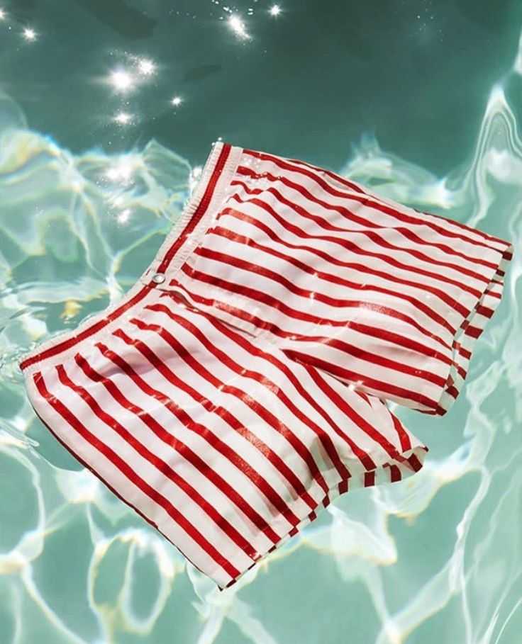 Nos artisans couturiers remplacent les élastiques de votre maillot de bain 