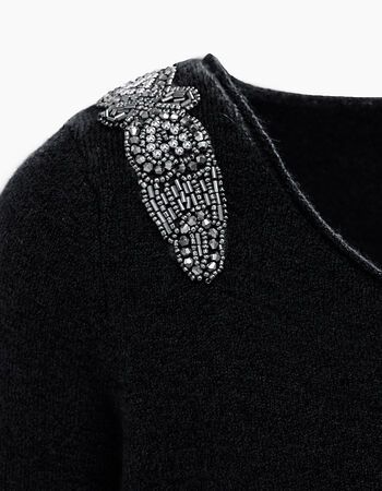 Sweatshirt embroidered with pearls