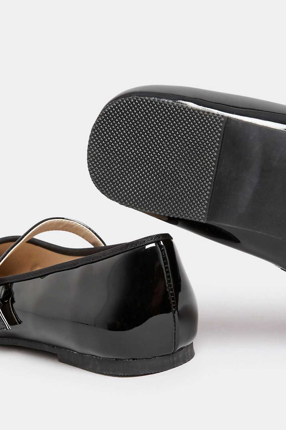 TILLI shoemakers change the toe cap and heel of your ballet flats.