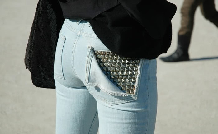 Poche de jean recouverte de studs