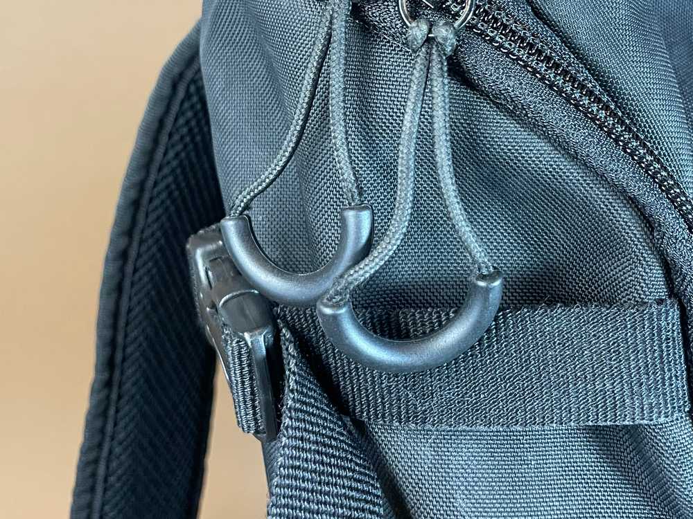 TILLI artisans repair the zip on your rucksack