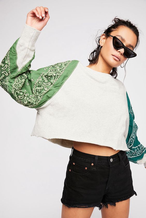 Pull upcyclé manches bandanas vert clair et vert foncé