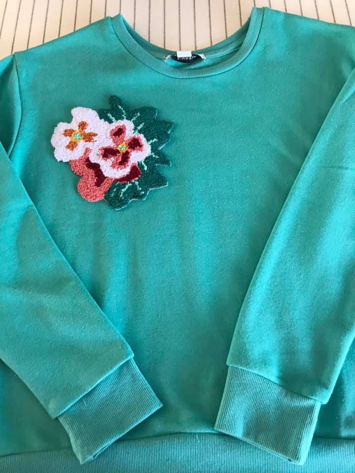 Sweatshirt embroidered using the punch needle technique