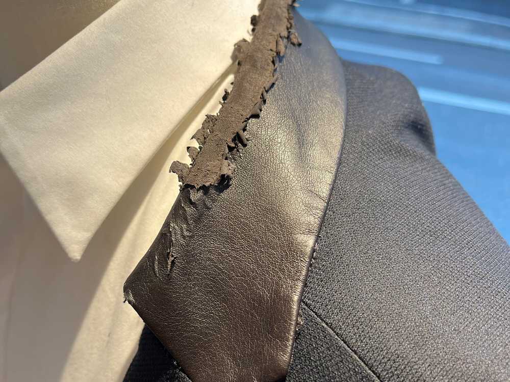 TILLI seamstresses repair and replace your damaged jacket collar.