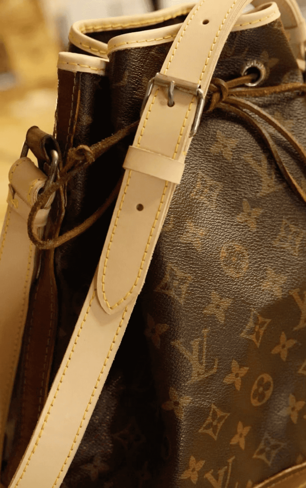 TILLI leather craftsmen repair your Louis Vuitton bag.