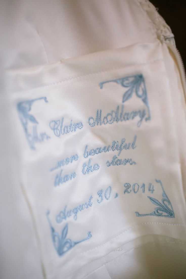 TILLI embroidery craftsmen personalize your wedding dress.