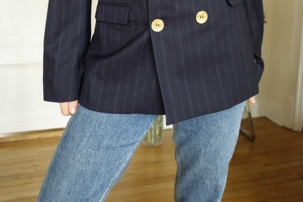 TILLI seamstresses upcycle and transform your blazer by creating cut-outs.