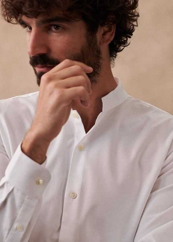 TILLI seamstresses repair loose seams, fallen buttons and the collar of your shirt.