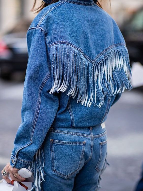 Blouson en jean à franges dans le dos