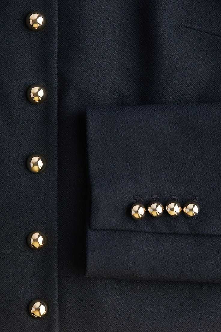 TILLI seamstresses personalize your suit by modifying the buttons.