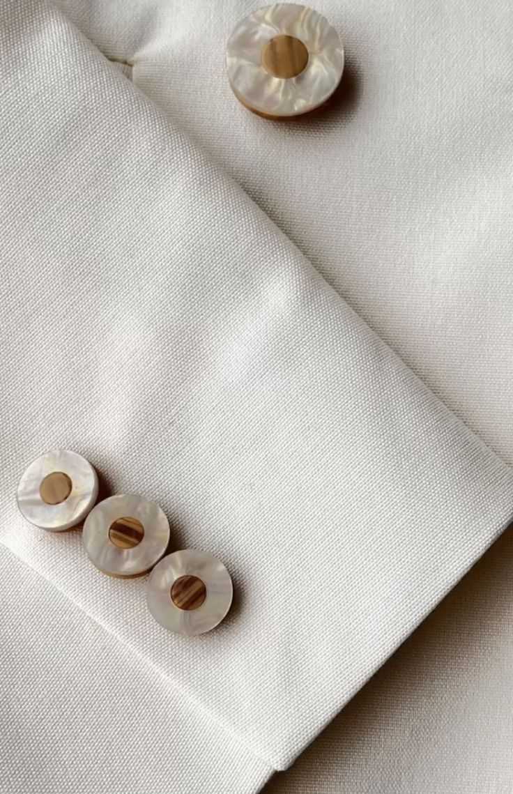 TILLI seamstresses personalize your suit by modifying the buttons.